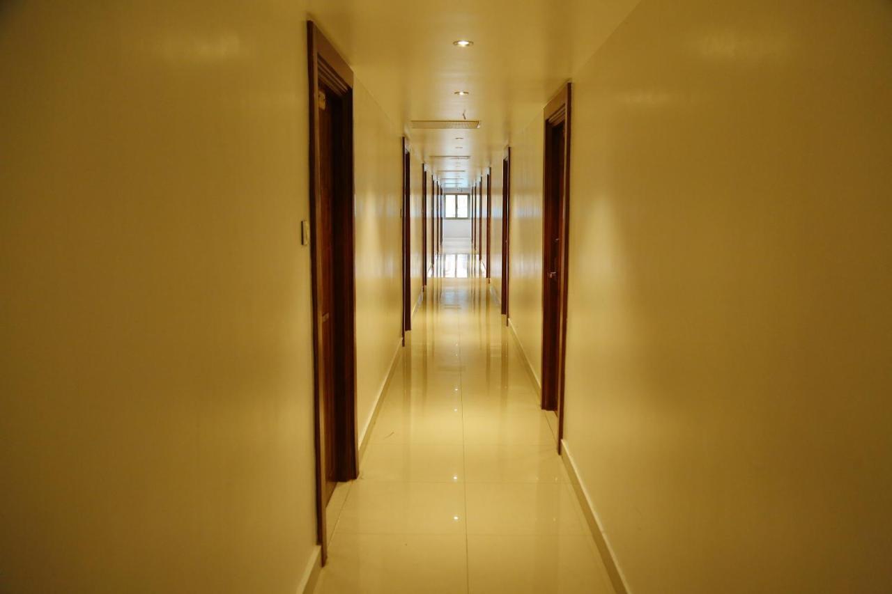 Отель Nitheesh Residency Канчипурам Экстерьер фото